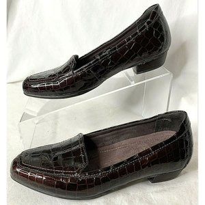 Clarks Everyday Womens Leather Croc Pattern Burgundy Slip-On Flats Sz. 5.5 - EUC
